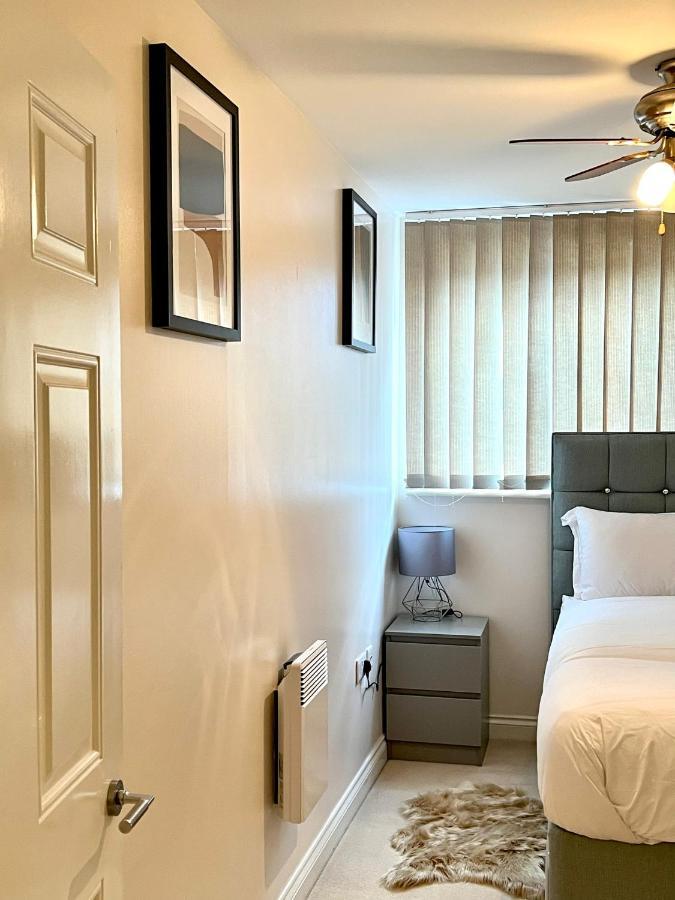 Stylish Luxe Apartment Харлоу Екстериор снимка